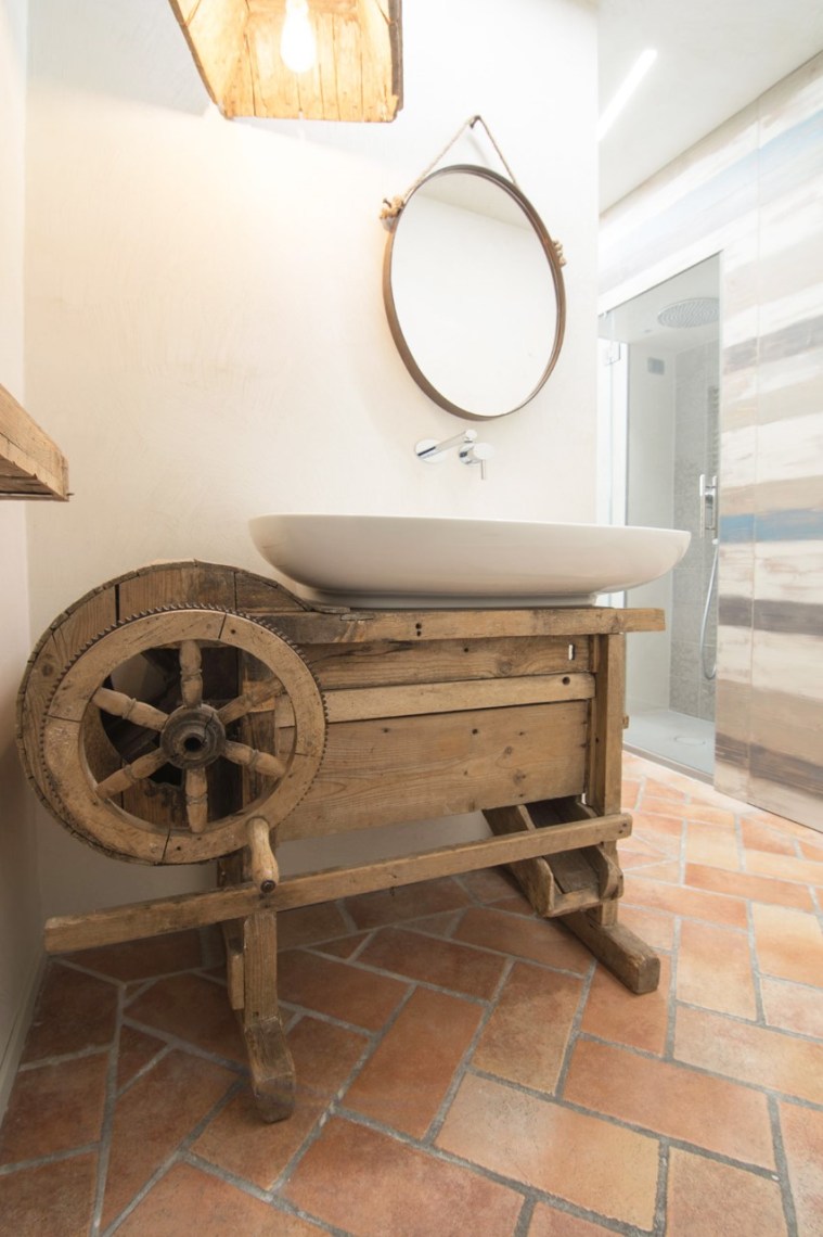 thumbnail_industrial-style-main-bathroom-vista-1-72-web