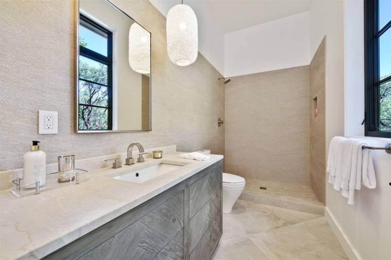 FBE4504D-DCD8-4714-B54E-8F747B2232CA